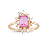 merkezinde pembe topaz taş, yuvarlak ve baget pırlantalarla çevrili rose atlın yüzük