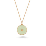 Fildişi minenin yumuşak tonlarının sakinliği ve ortasındaki yıldız şeklinde yer alan göz alıcı pırlanta tasarımıyla Enamel Rose Altın Yuvarlak Fildişi Mine Kolye
